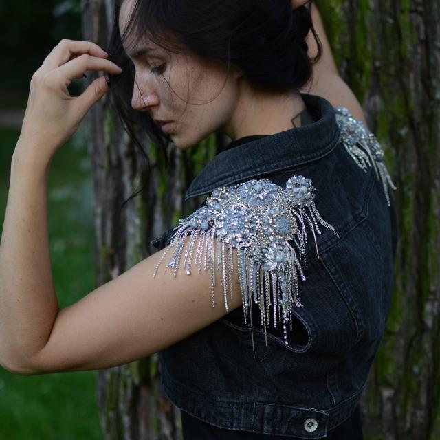 Fotografka: Já Model: Klára Váchalová Šperk: Sparkling Shoulders (prodáno) Lokace Grébovka Praha